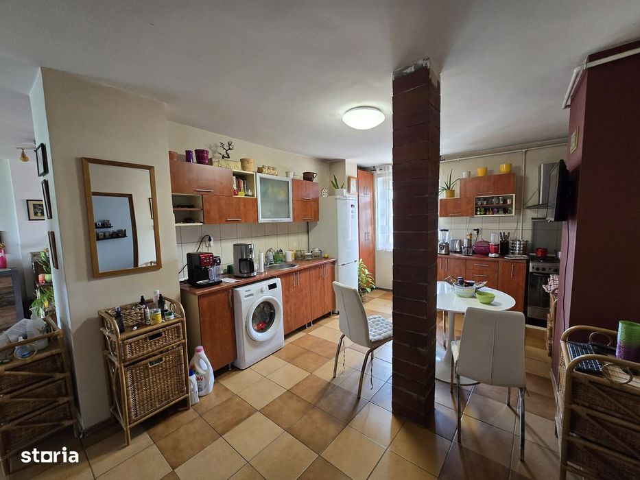 Apartament 3 camere et.3 piața Petru Rares