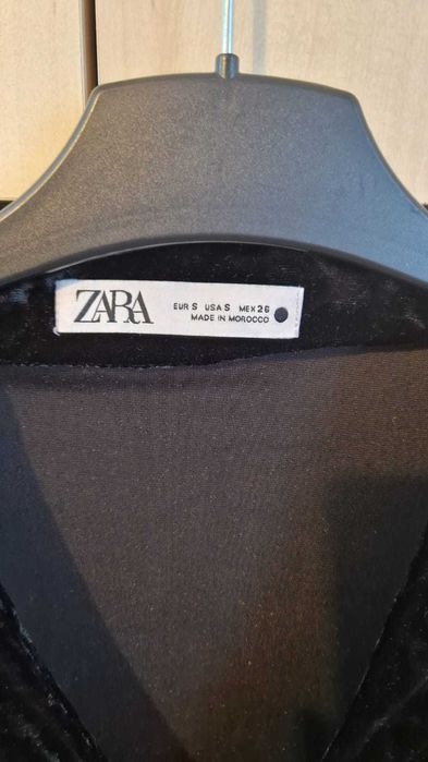 Vând Rochie ZARA, mar.S, 36 de catifea