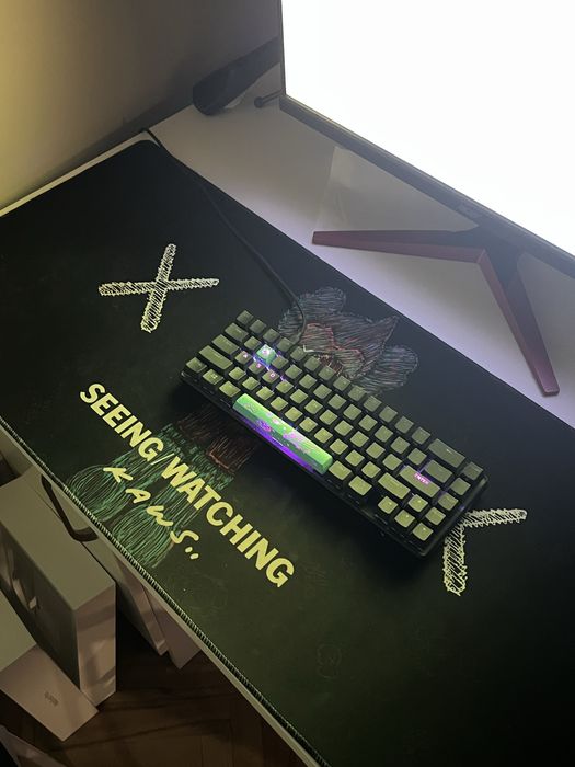 HyperX - Alloy Origins 65 клавиатура и mouse pad Kaws Seeing Watching