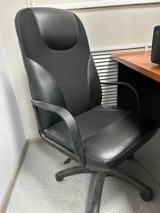 Кресло офисное черное