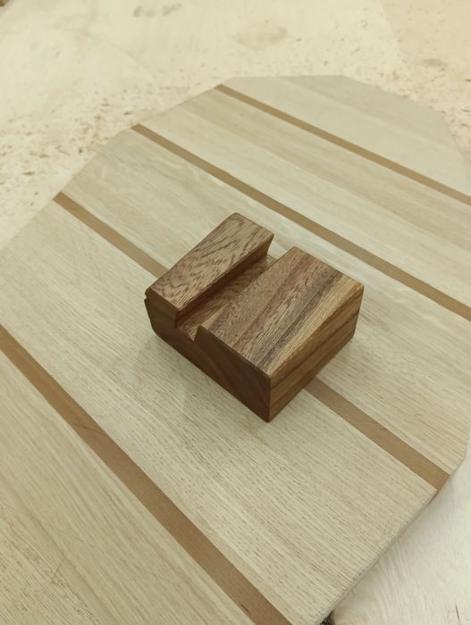 Подставка под телефон