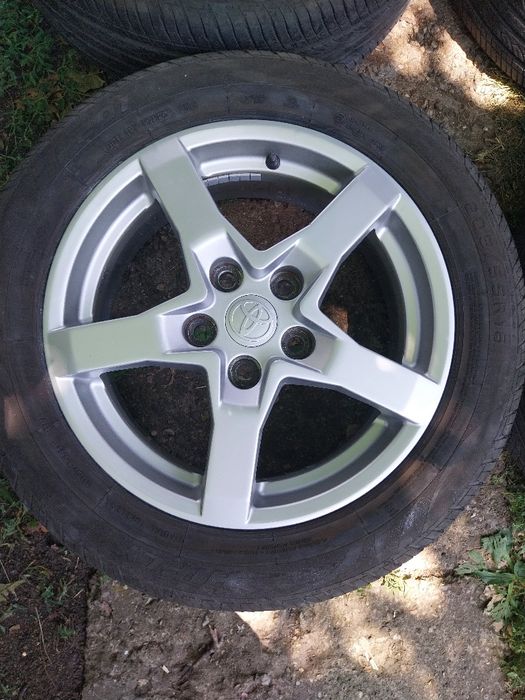 Оригинални алуминиеви джанти с нови летни гуми Toyota 5х114.3х16