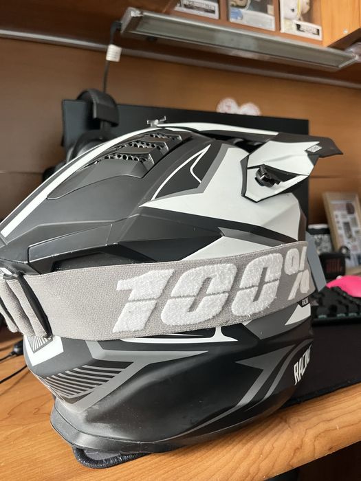 Каска мотокрос черно бяло