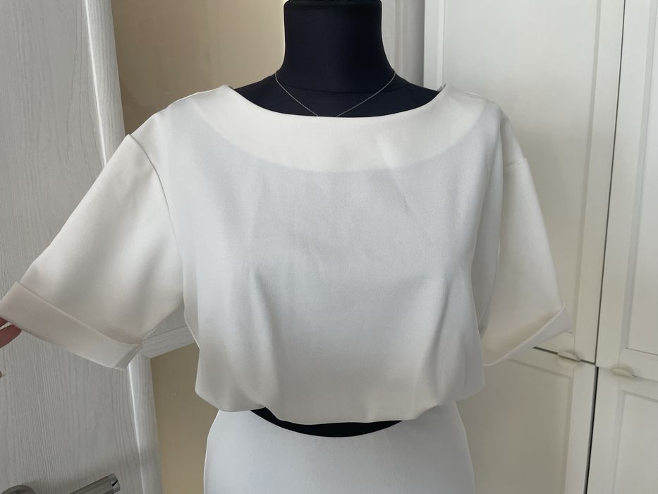 Бяла елеганта рокля Reserved