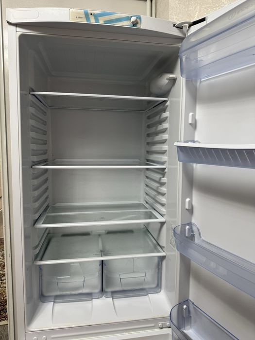 Холодильник indesit