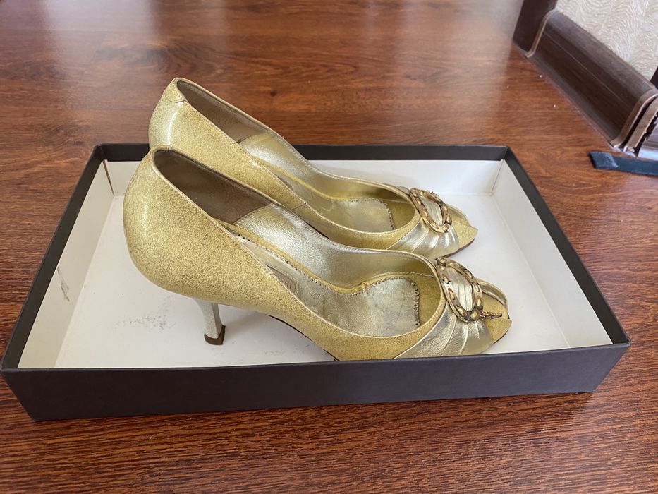 Туфли элегатные золотистого цвета