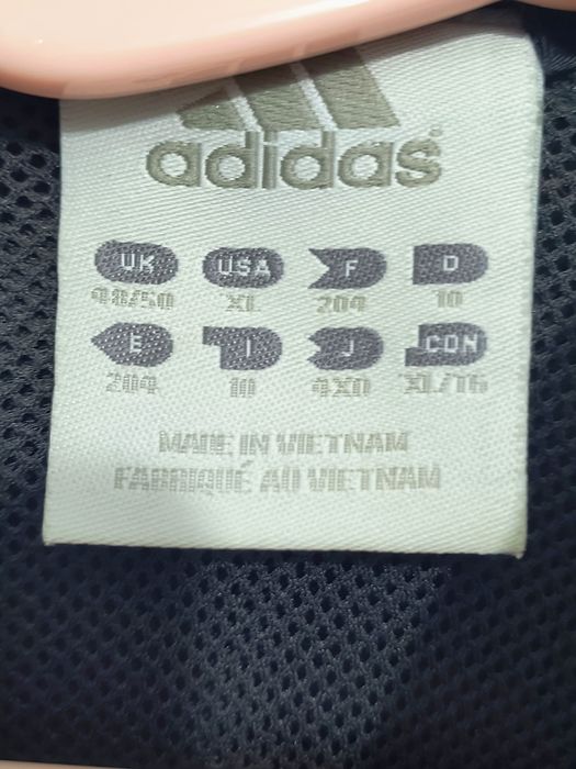 Geaca faș cu gluga marca Adidas mărime xl culoare neagra