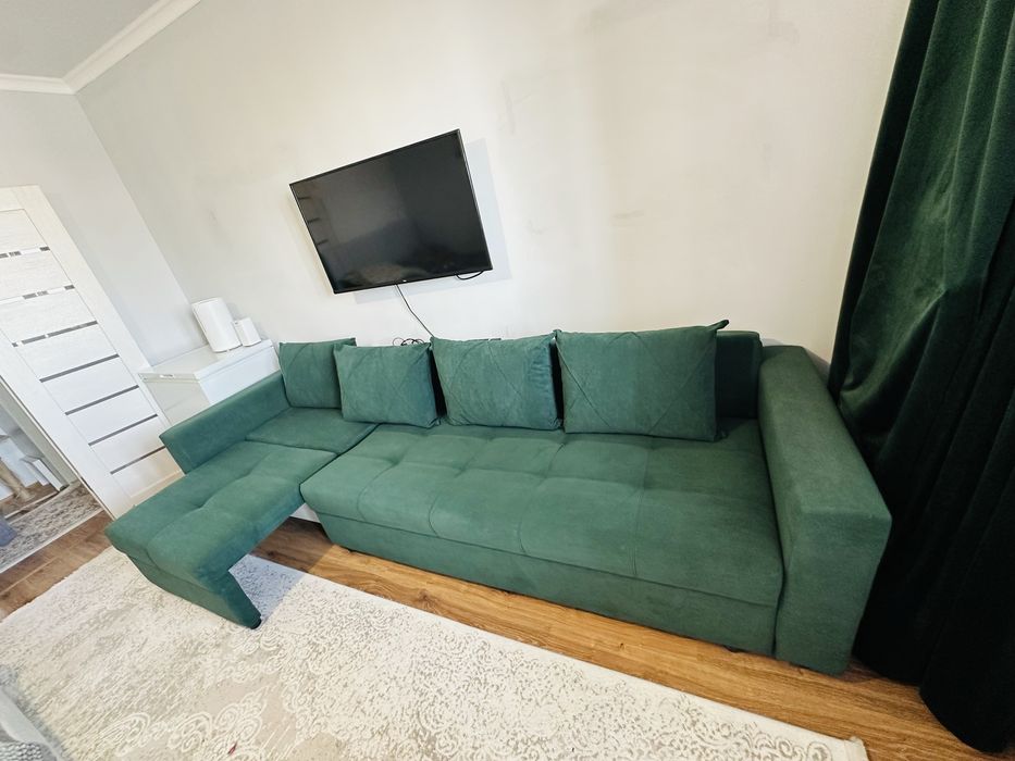 Продам диван 3 метра в очень хорошем состоянии