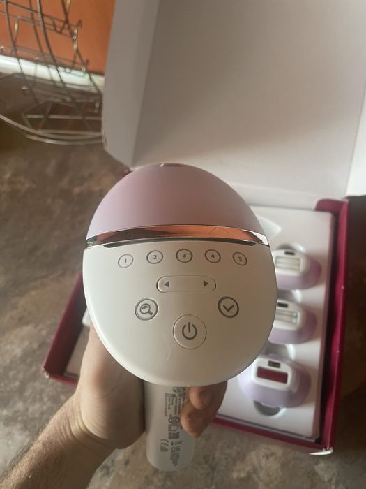 Philips  lumea IPL  9900  nou cu garantie extinsa  2 ani