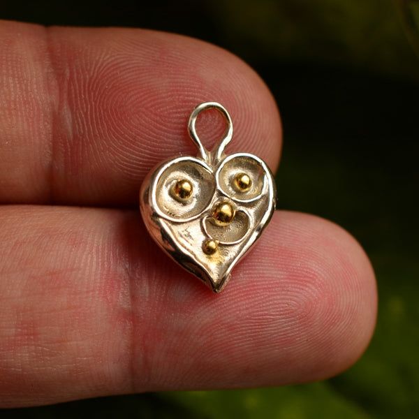 Ръчно изработен сребърен медальон 925 „Сърце с капчици роса“