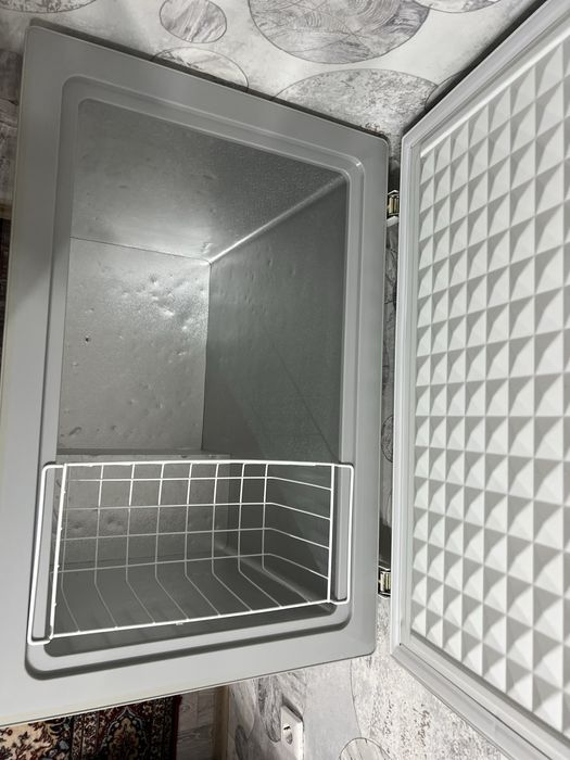 Продам морозилку Media