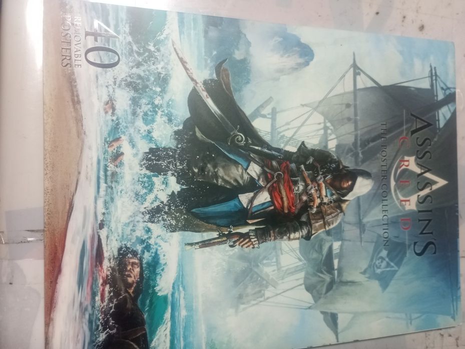 Vând album,, Assassin's Creed " librăria Carturesti