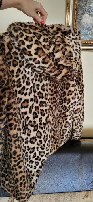 Haina leopard de dama, Pull & Bear, geaca din blana
