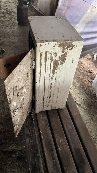 Сейф продам. Размер на фото.