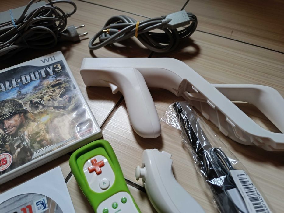 Wii full cu accesorii jocuri originale Fifa 11 Thor Call Of Duty Tron