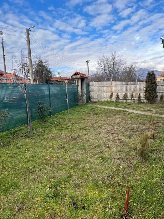 Продава се нова къща в близко до Казанлък село