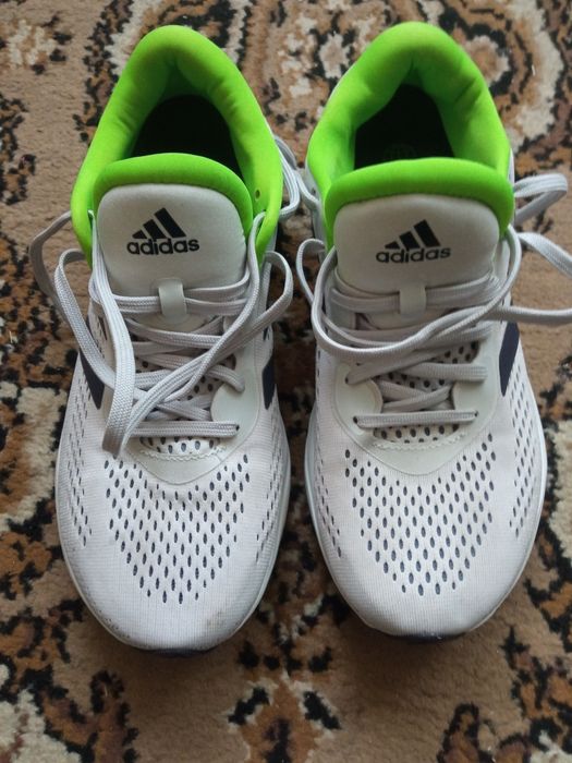 Vând Pantofi sport Adidas Nr 43 1/3 foarte buni