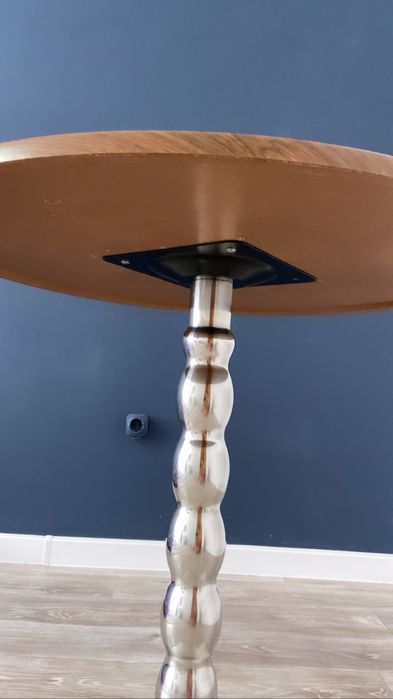 Продам дизайнерский стол. 80/80см.