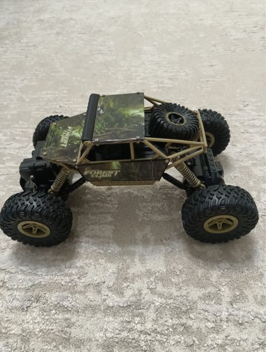 Продаю машинку на пульте управления