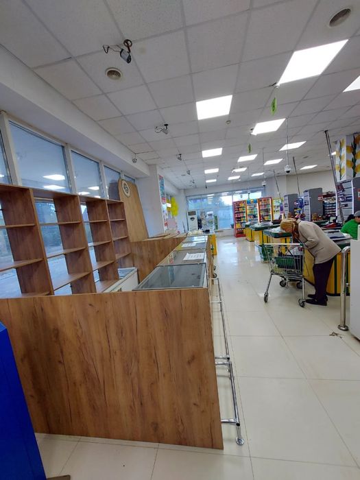 Продам  две витрины в отличном состоянии