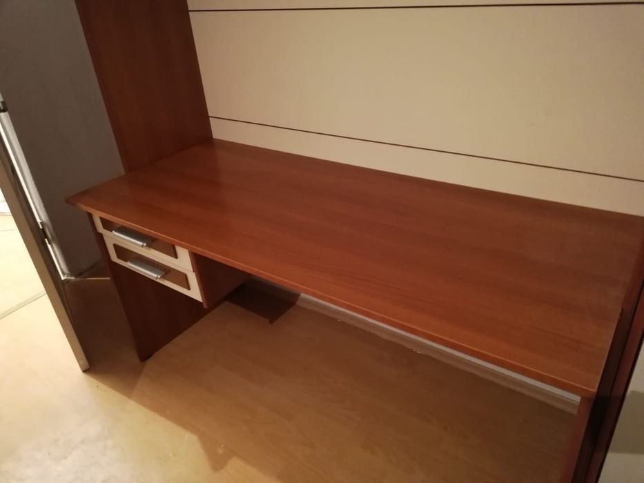 Продам письменный стол со шкафом. Состояние нового.