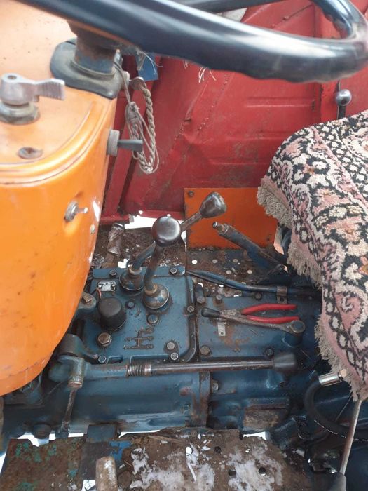 Tractor fiat 550 cu cabină închisă.Fălticeni