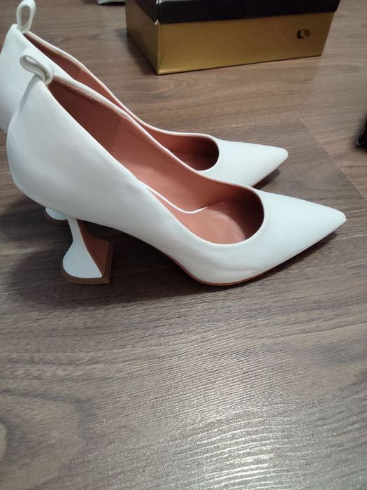 Продаются туфли женские