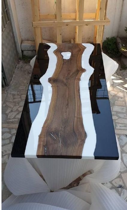 Smaladan Stol stul va barcha dekorativni buyumlar