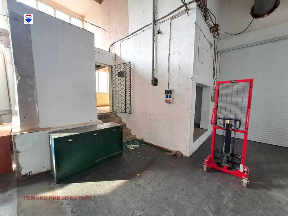 Дава се под наем Промишлена сграда в Русе, Родина 1 - 1000 кв.м за 5508 € - Снимка #2