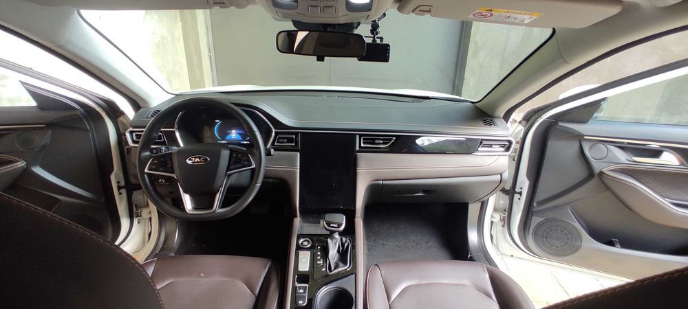 Автомобиль Jac J7