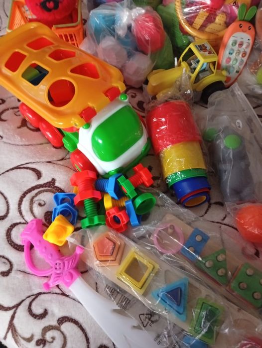 Игрушки, в одни руки