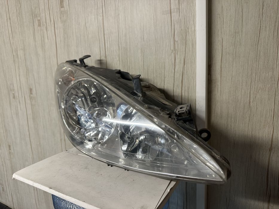 Фар десен Пежо 307