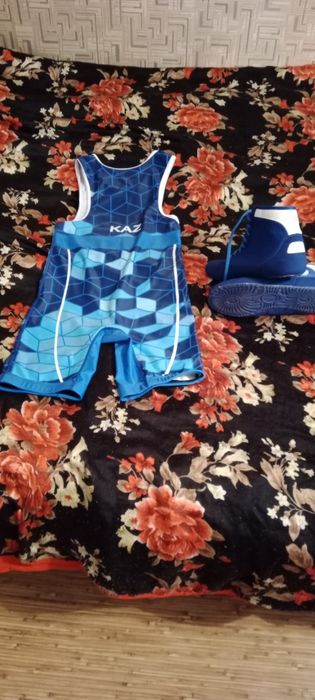 Продаю борцовки  и трико новое