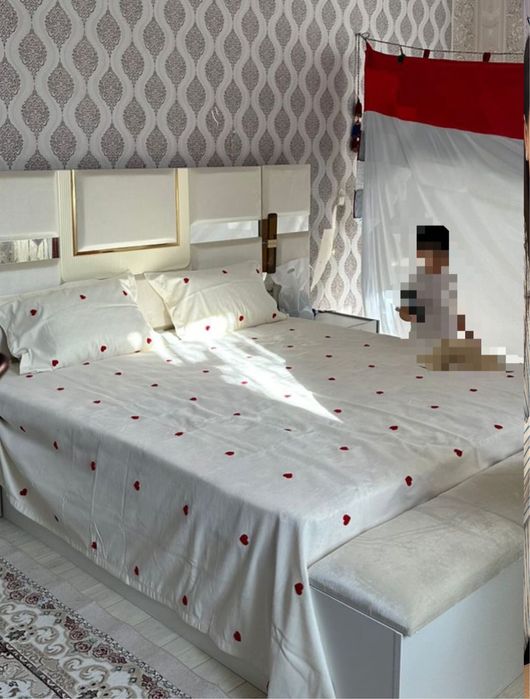 Диван еки тумбочкасымен