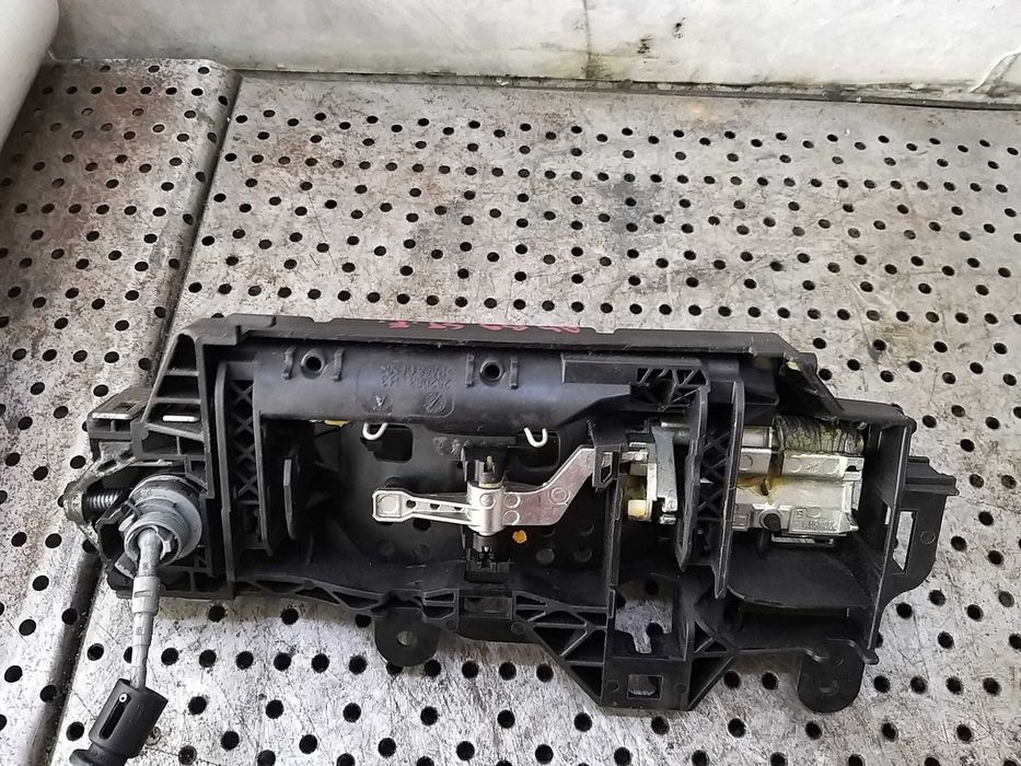 Maner usa stanga fata audi a4 b9 8w break 8w01837811a