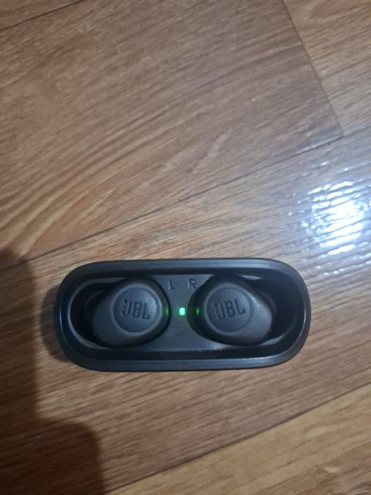 Vând căști wireless JBL Wave 100 TWS