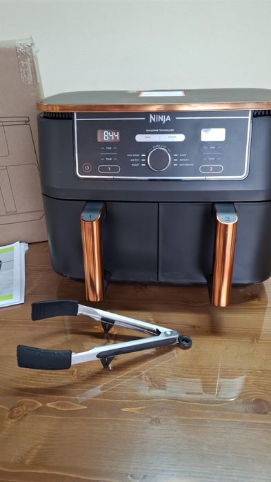 Фритюрник,Фрайър Ninja AF400EUCP, 2470W,9.5л, 6 програми,черен/златист