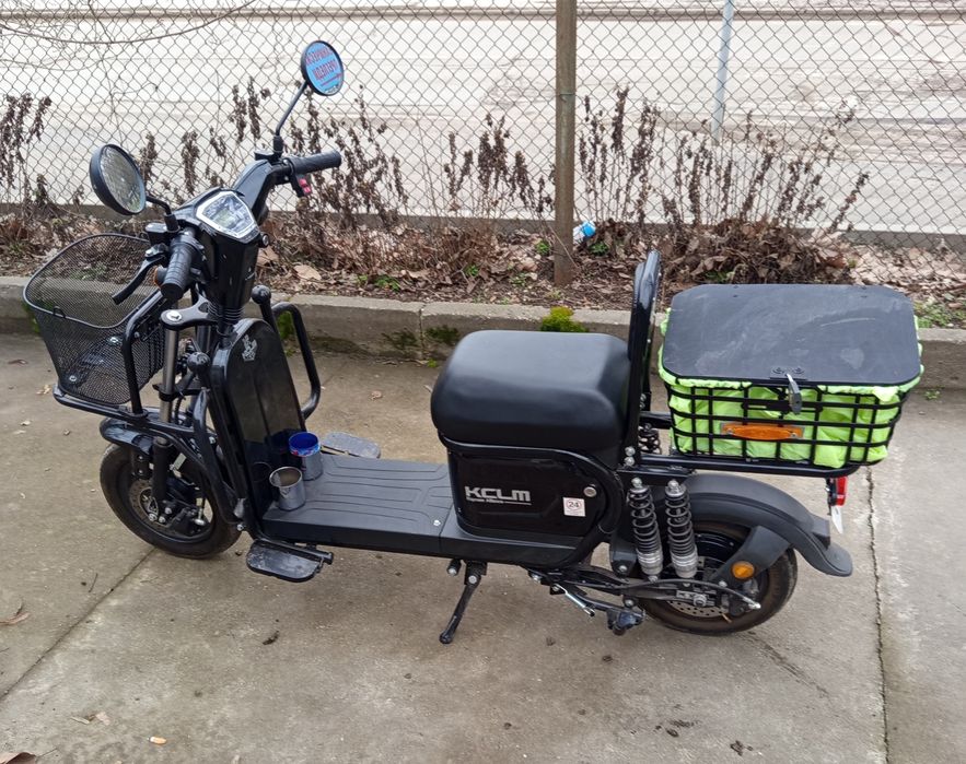 Продавам два броя електрически скутери.