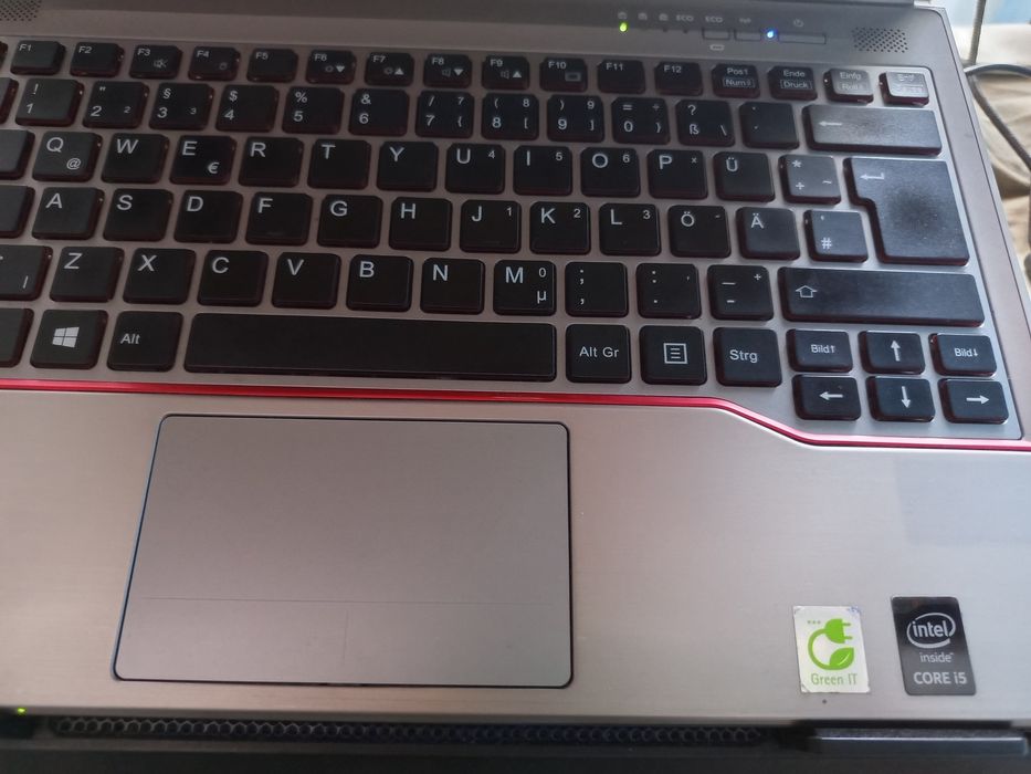 Vând laptop marca Fujitsu Siemens