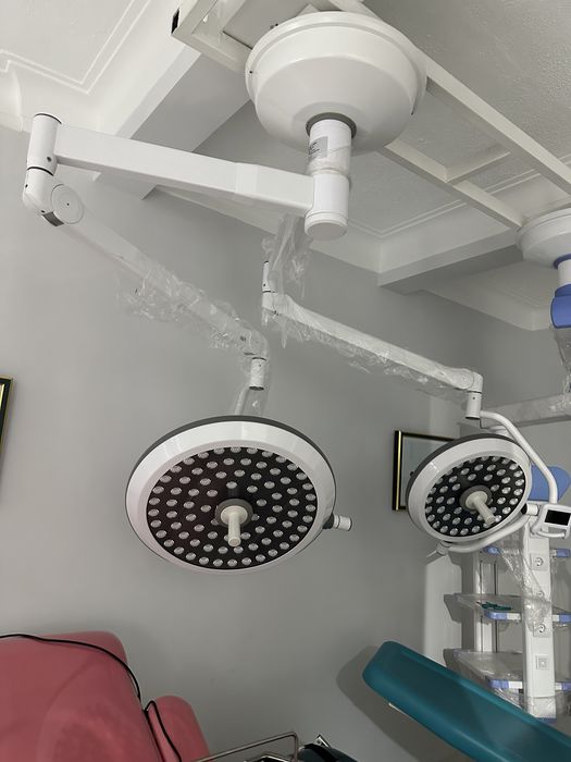 Двухкупольная операционная лампа (светильник)