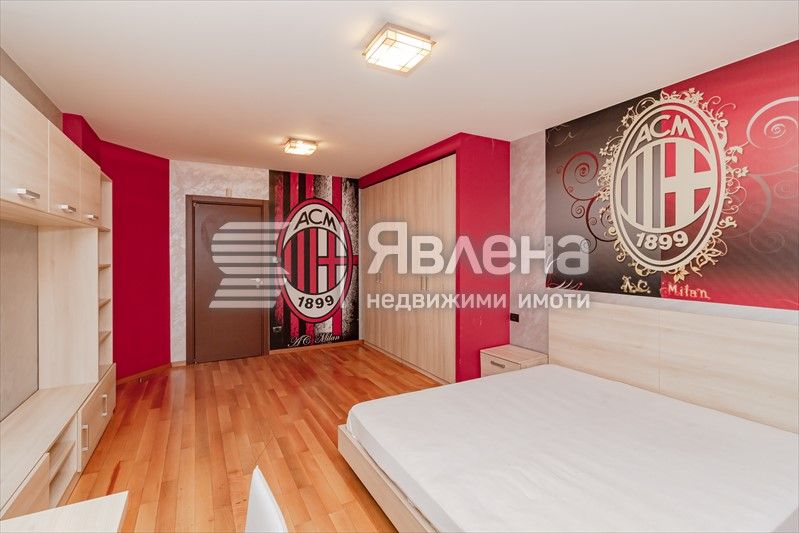 Отличен Многостаен с партерен гараж