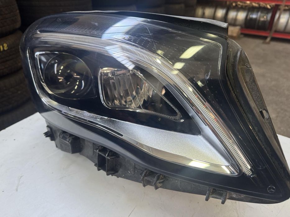 Фар за Мерцедес/Mercedes GLA