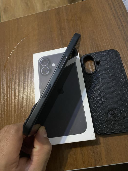 Продам Айфон 16 черный