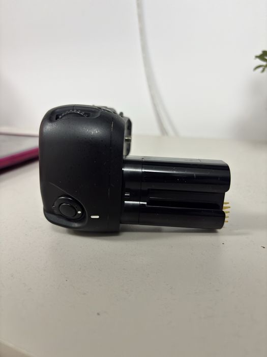 Grip Nikon MB-D80 ( pt Nikon d80,D90)