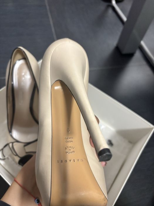 Обувки Casadei.
