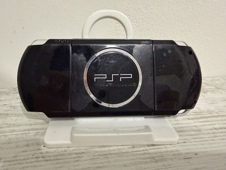 PSP 3000 - с аксеоари и 11 UMD игри