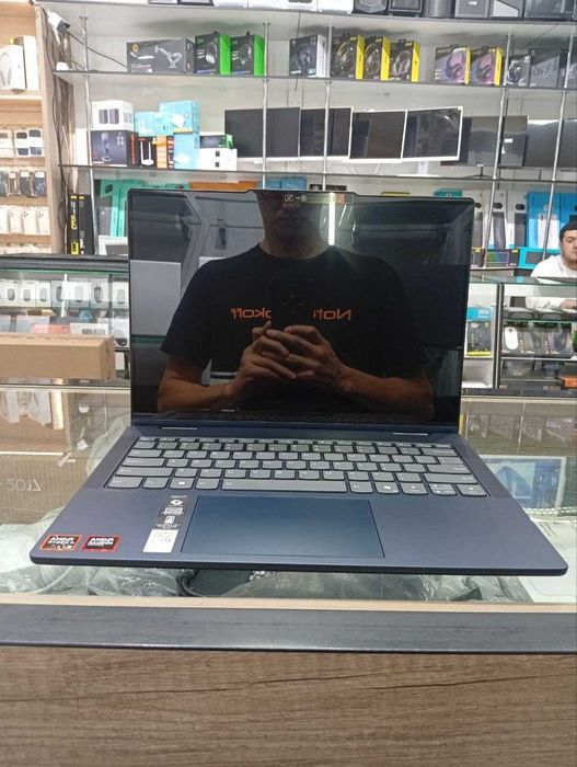 Lenovo IdeaPad 5 R5 AI 340 16GB LPDDR5x 512GB SSD Win 11 Cosmic Blue
