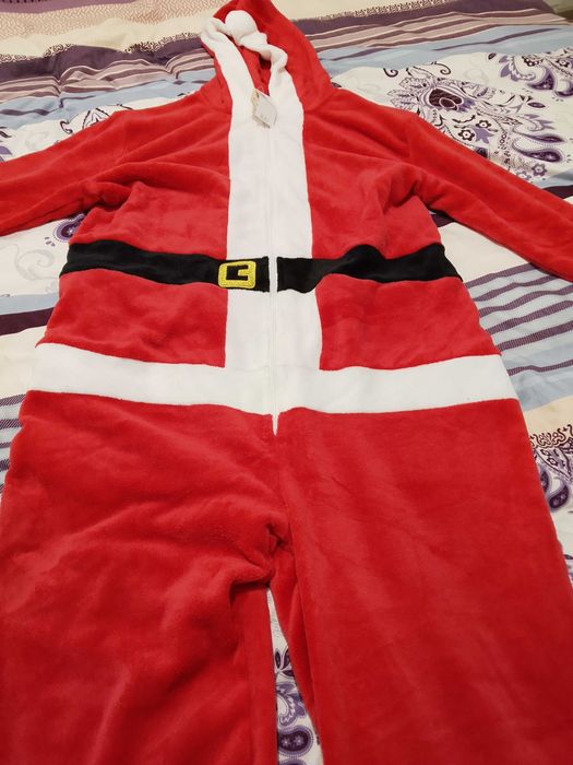 Costum Mos Crăciun nou mărimea L 120 lei