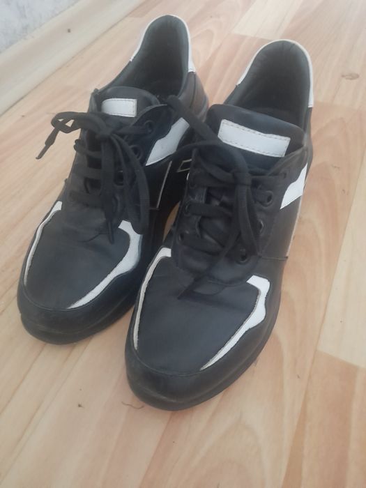 Продам кроссовки