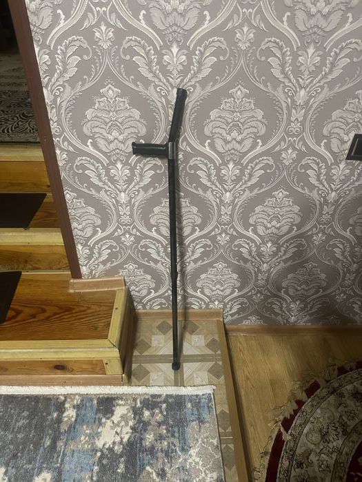 Продаю костыль